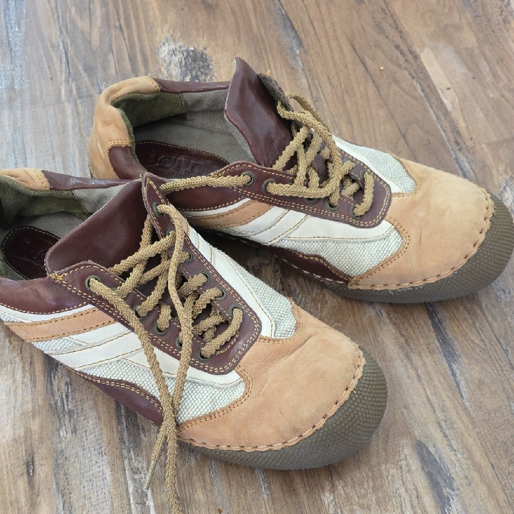 Born Sneakers